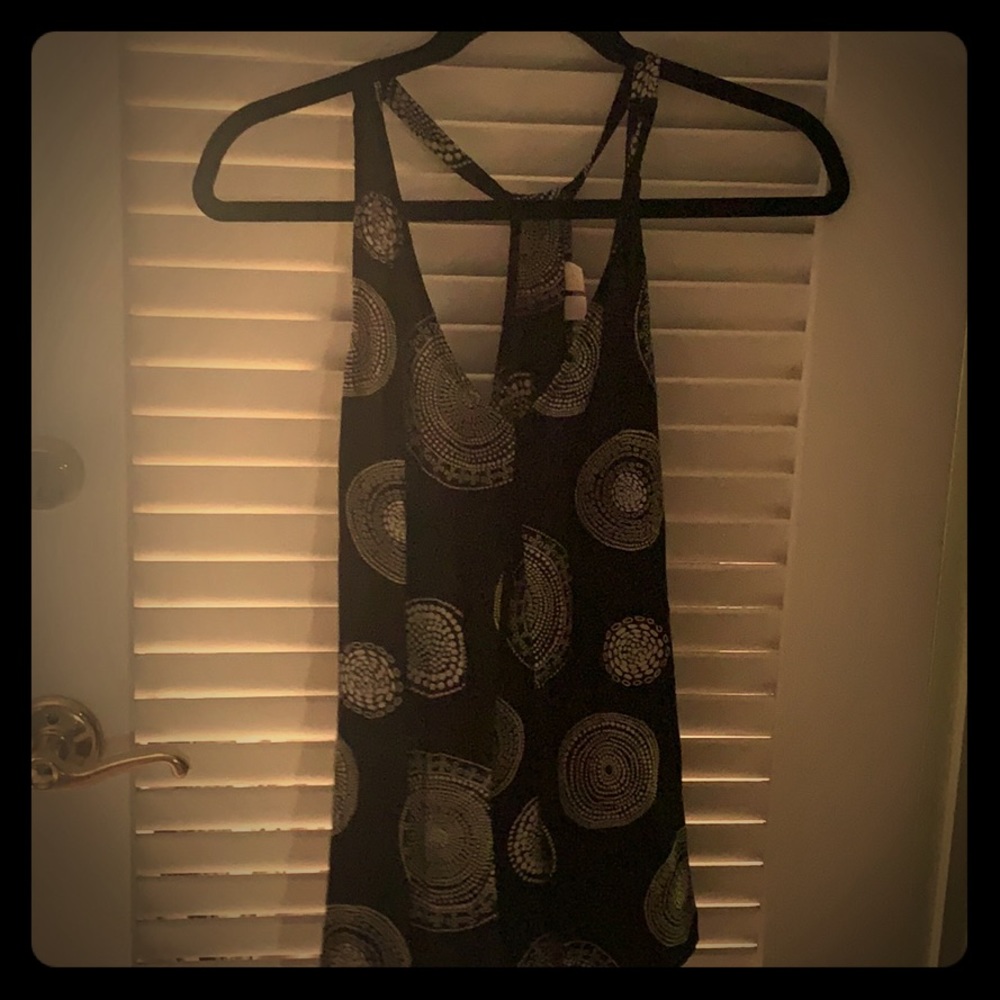 Loose fitting tabk top